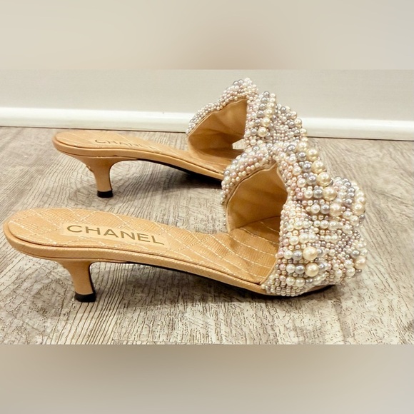 CHANEL Pearl and Beige Slip-On Kitten Heel Sandals EUC - Picture 4 of 14